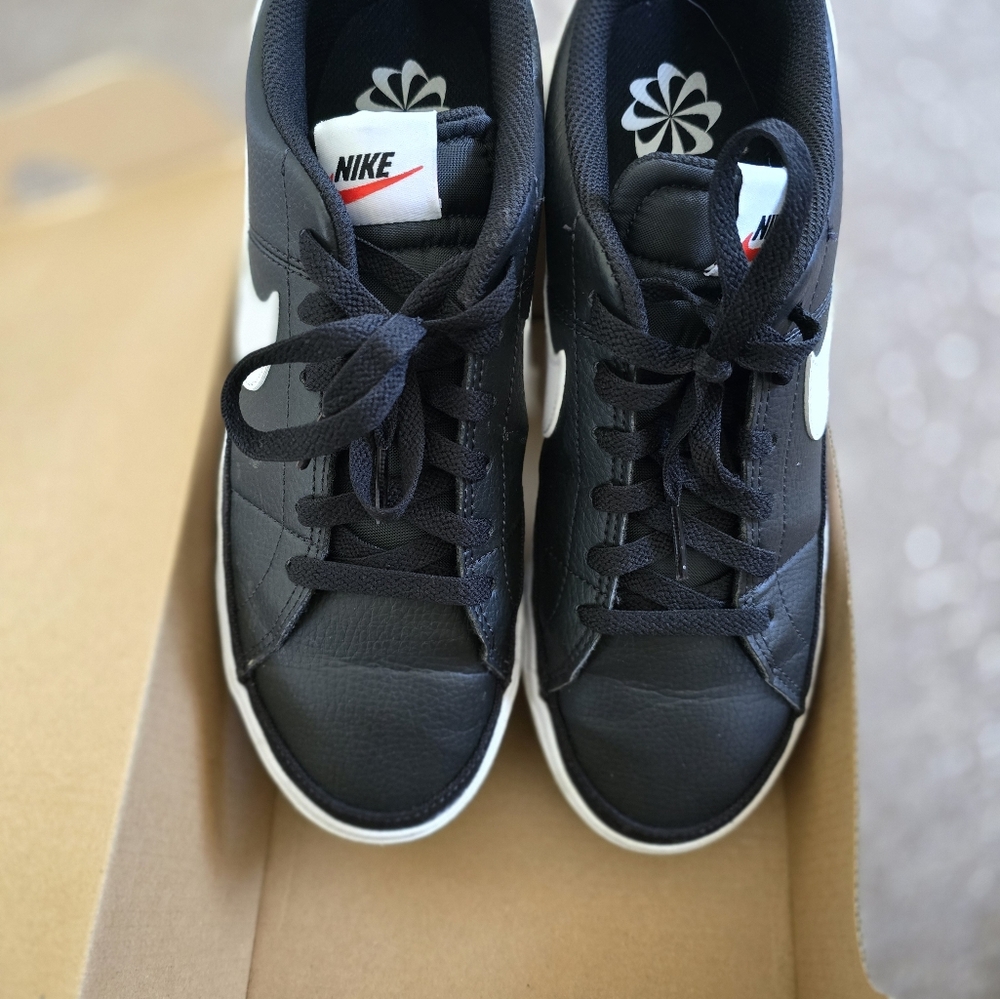 Nike Court Legacy